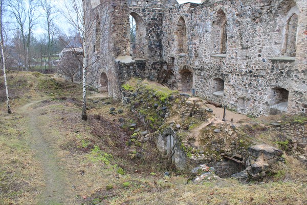 Сигулдский замок, руины старого замка